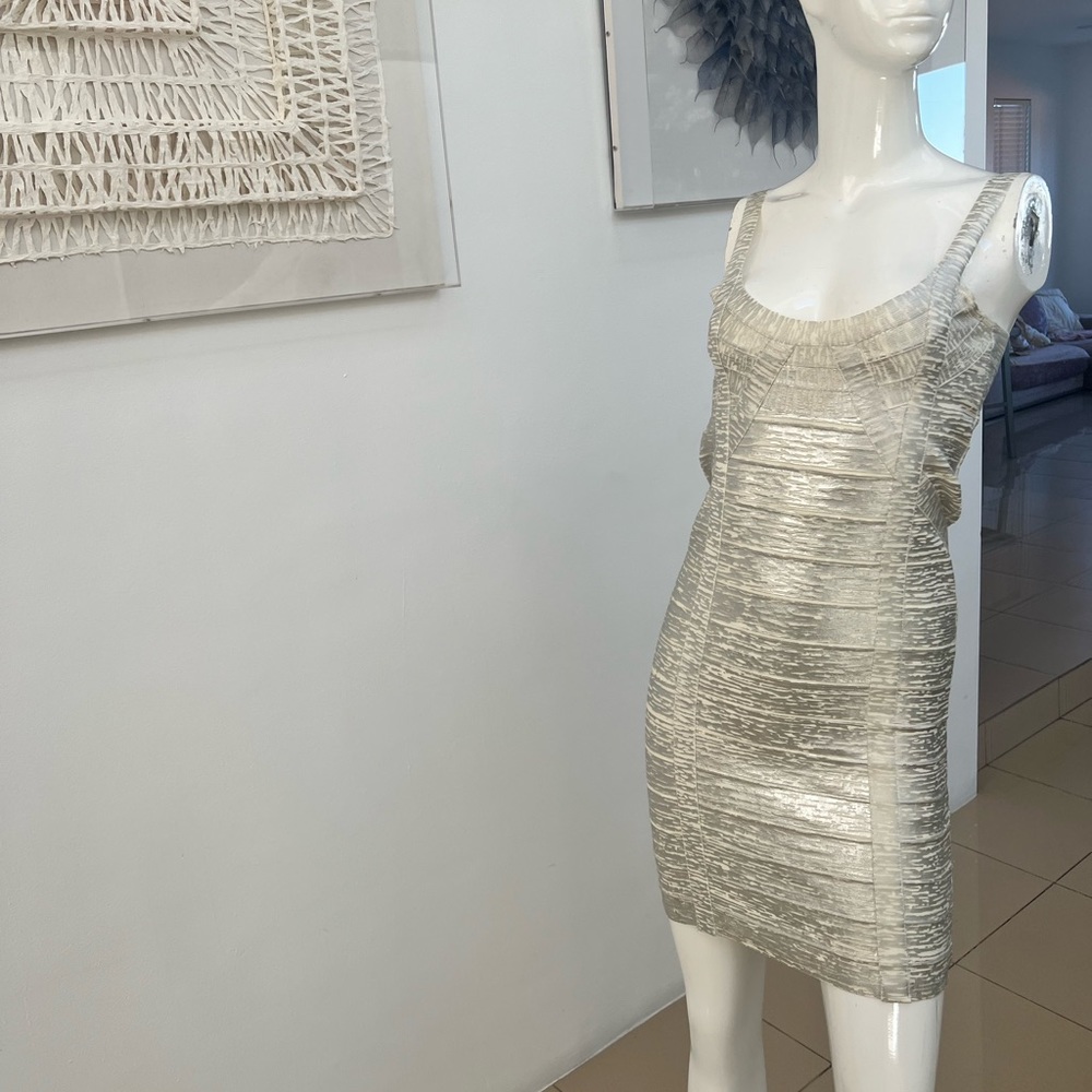 DRESS LIKE NEW